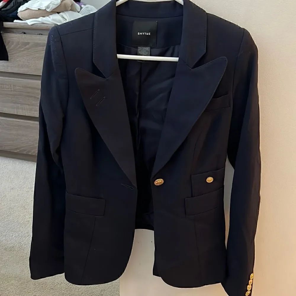 Smythe blazer 2 navy. Never worn. Features cut out back